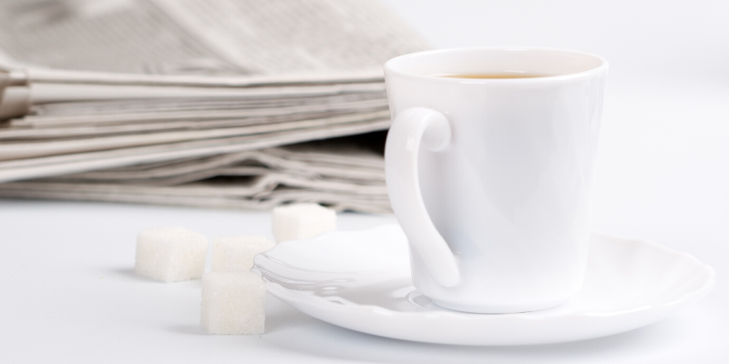 caffè con zollette di zucchero