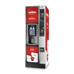 Distributore automatico di bevande calde e caffè, marca Necta, modello Opera brandizzato Lavazza Qualità Rossa